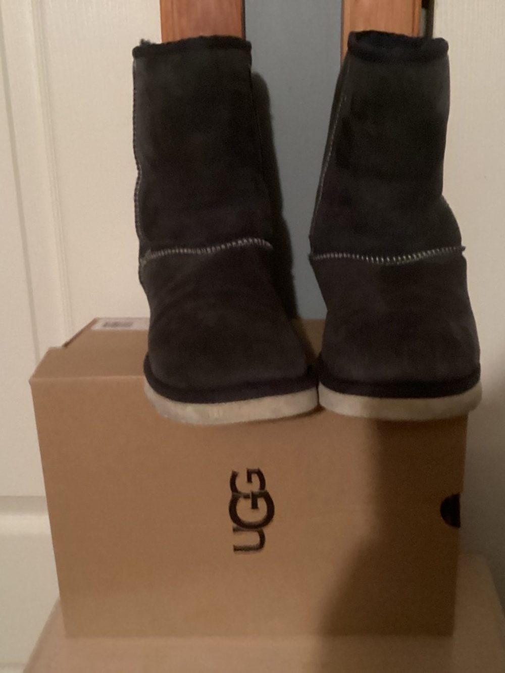 UGG - Picture 2 of 4
